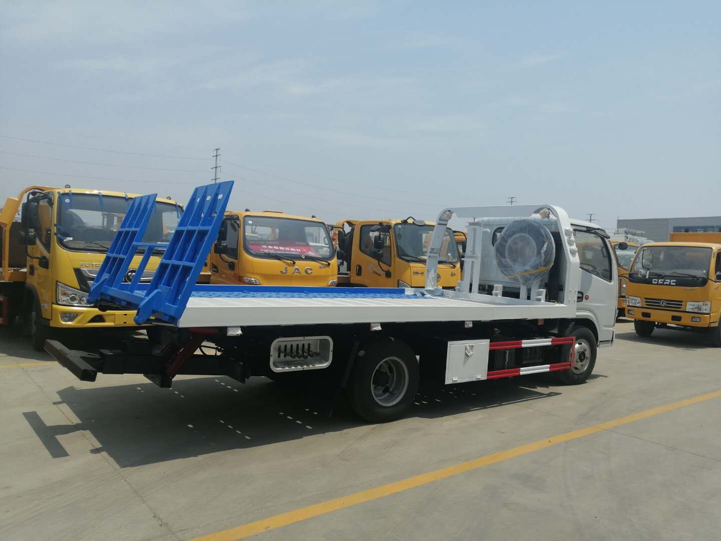 蓝牌国六拖车 西安福田清障车改装厂