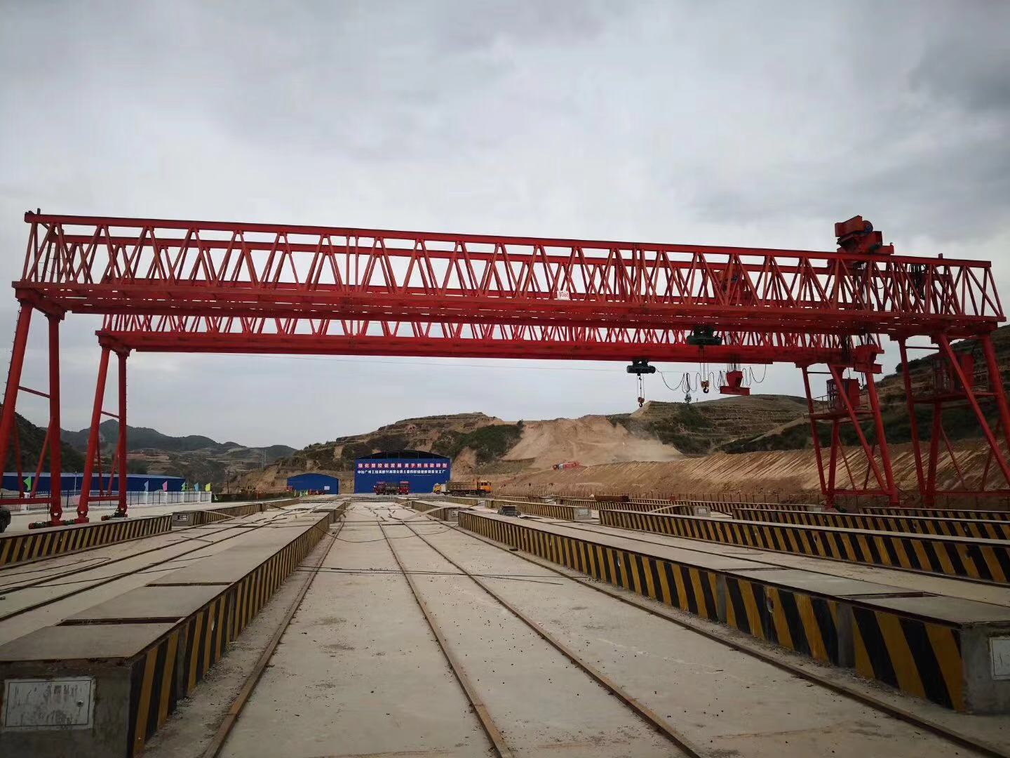 轮胎式提梁机 常州桥梁设备120吨轮胎式提梁机销售厂家