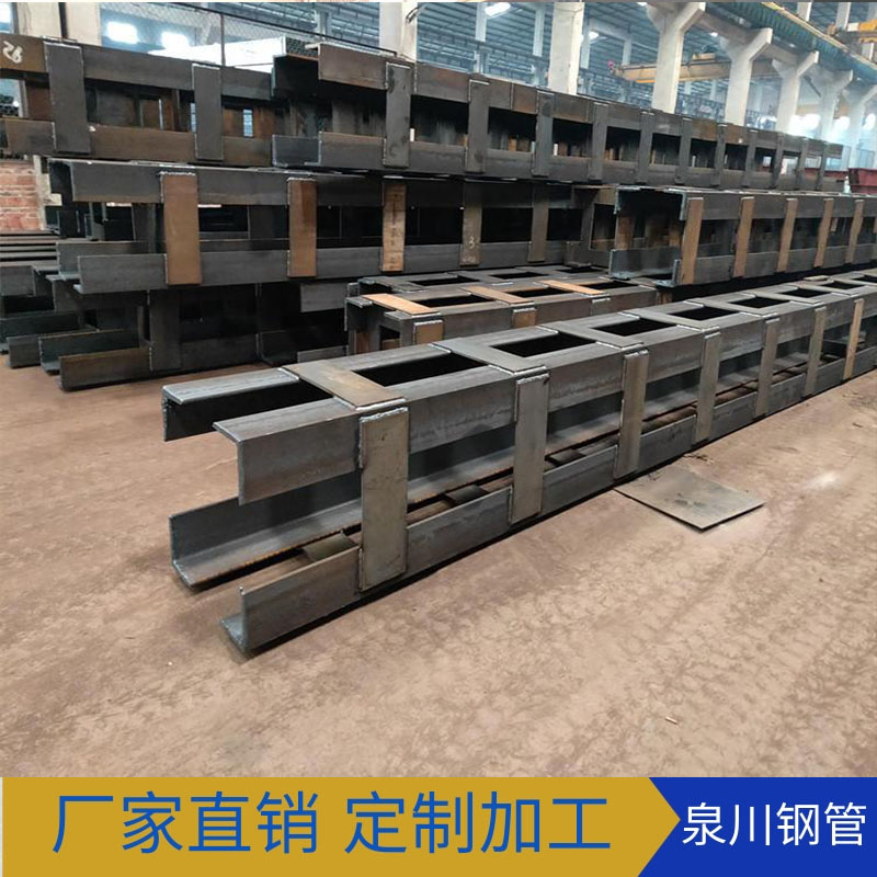 指两个或两个以上的角钢或槽钢用连接板相连而组成的矩形截面的组合柱