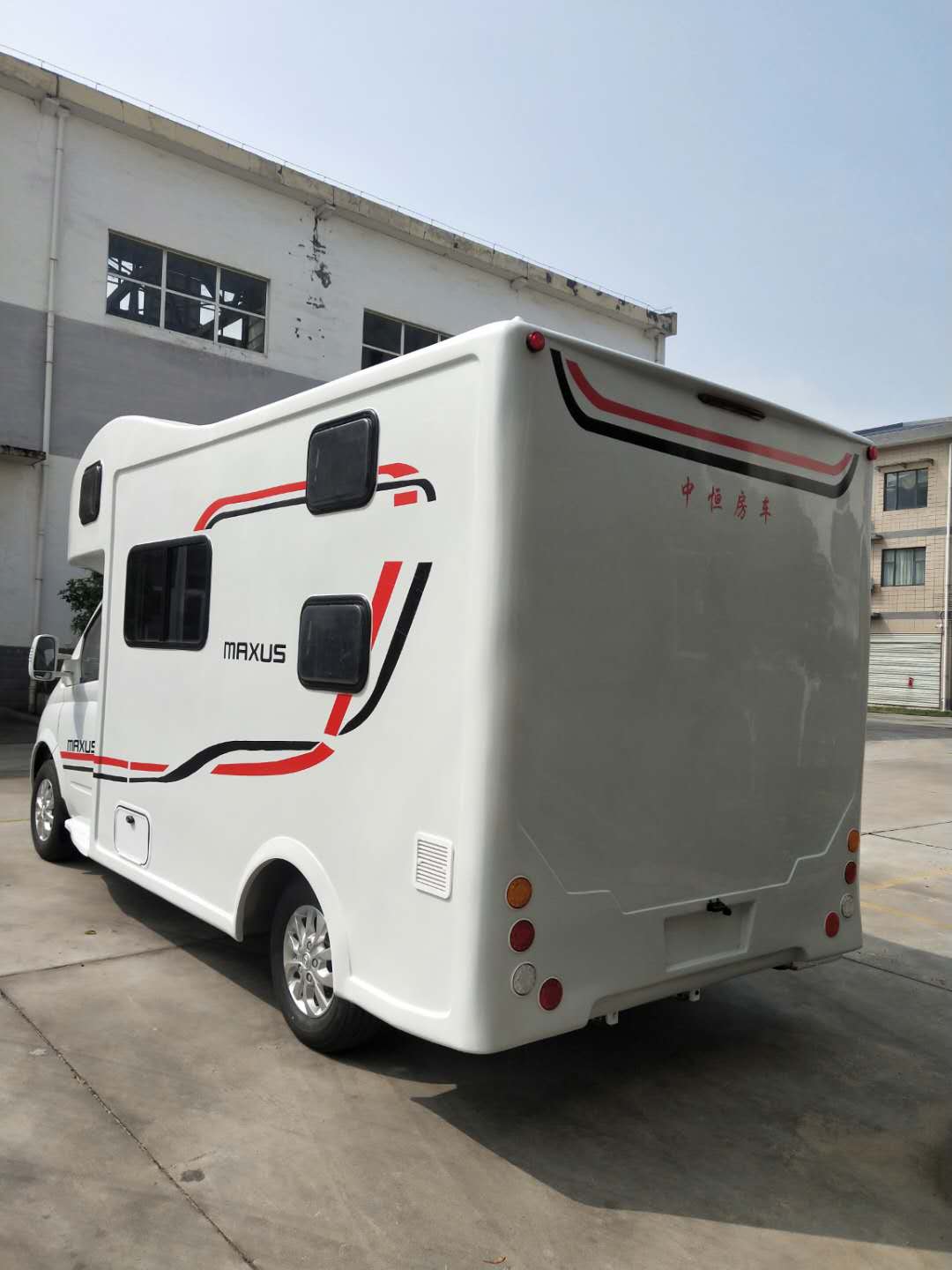 洛阳大通b型v90国六房车