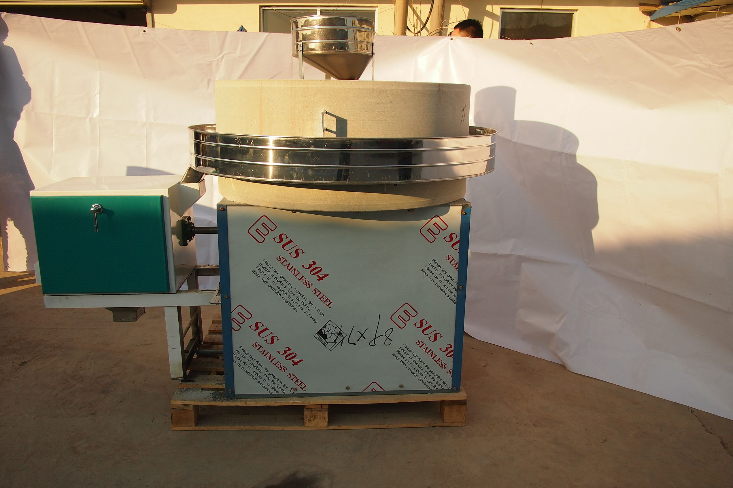 石磨磨粉机东莞石磨机