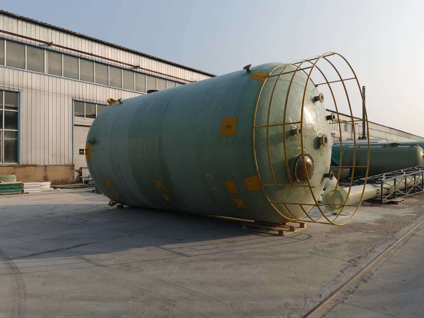 新闻资讯 玻璃钢发酵罐 无锡玻璃钢胶水罐工艺优良  玻璃钢储罐保养