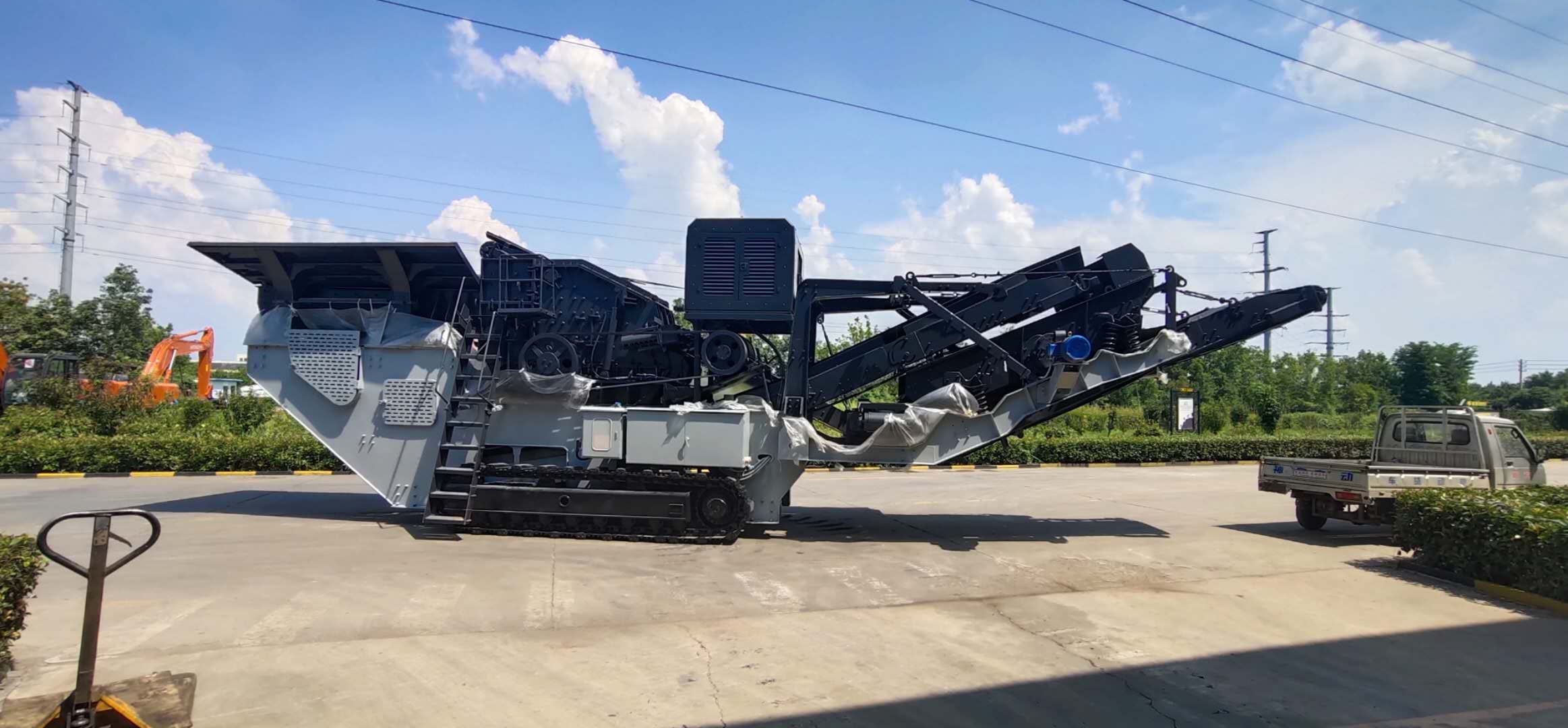 履带式移动破碎机组 成都移动式破碎站厂商定做