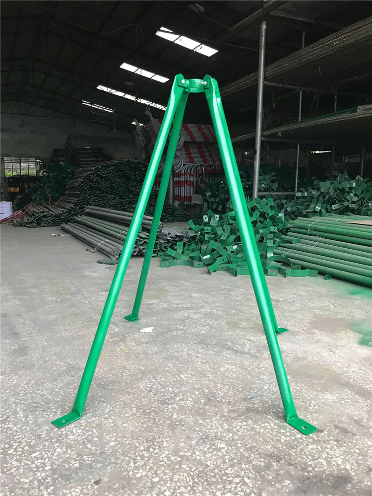 树木树木支撑架三角架支撑图片