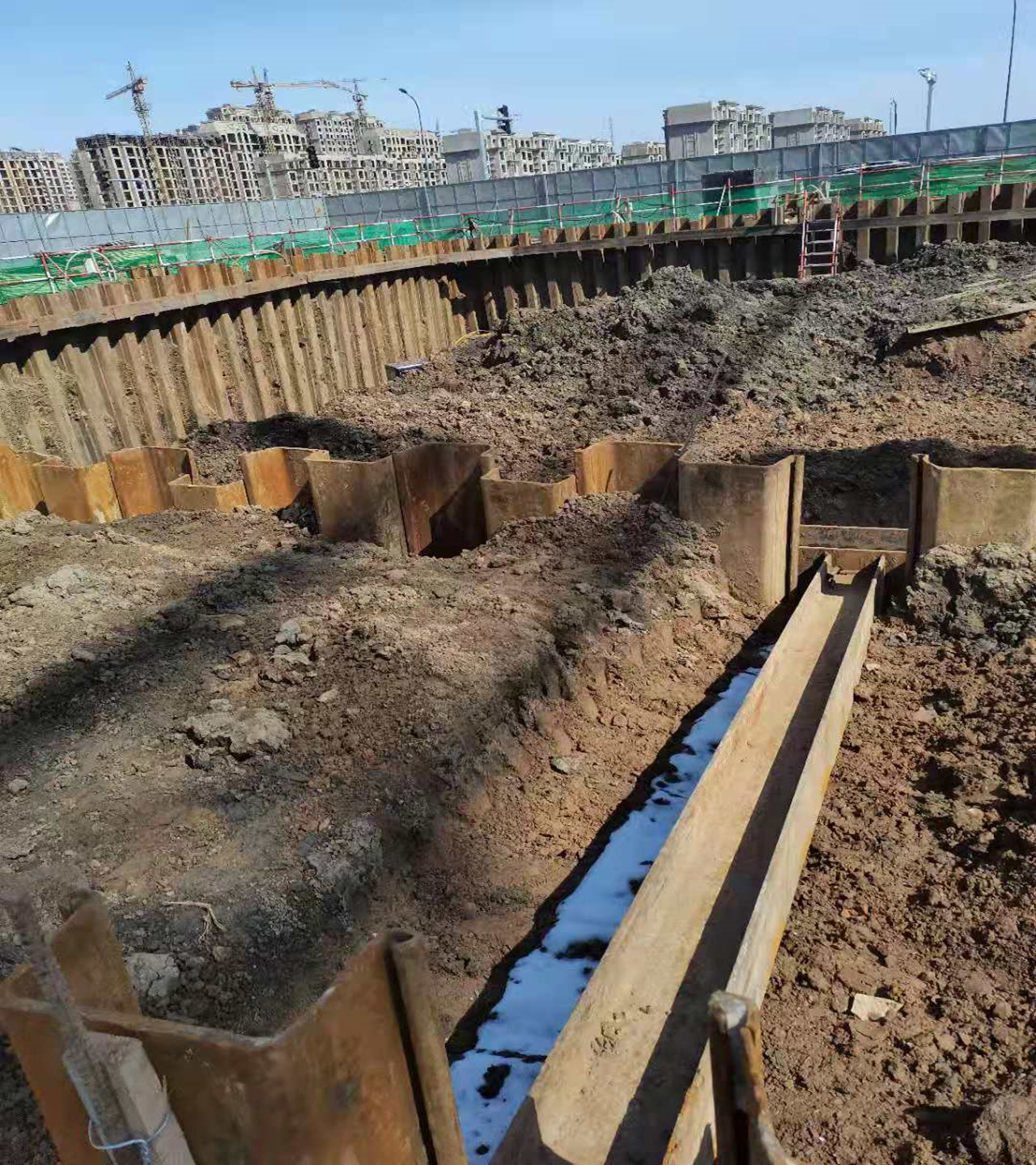 库存充足 规格齐全  2,热轧钢板桩世界上热轧钢板桩主要有u型,z型,as