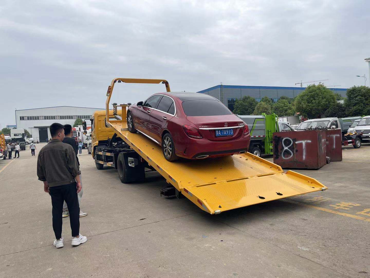 带吊平板清障车-济南时代施救拖车质量好