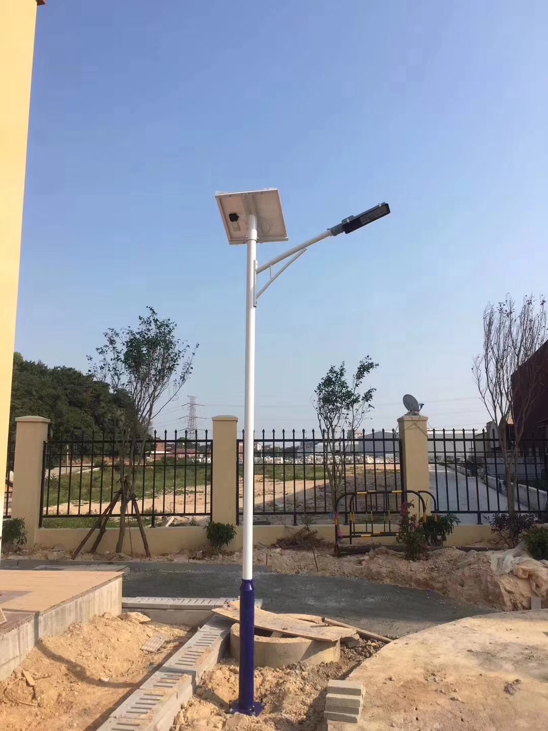 30瓦太阳能路灯单臂4米太阳能路灯定制