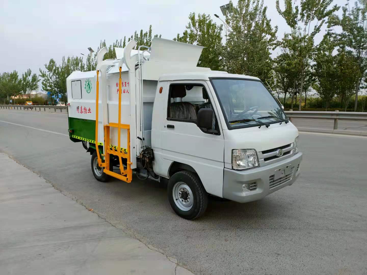 垃圾清理车湖北普峰挂桶垃圾车厂家