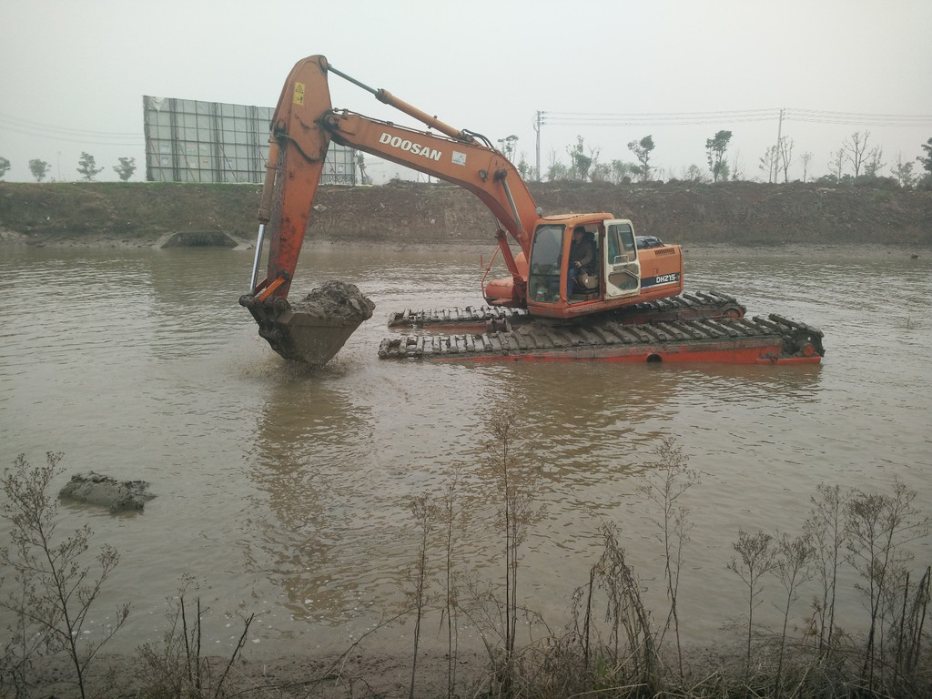 水陸挖機租租賃 湖北河道清淤水陸船挖機租賃改裝