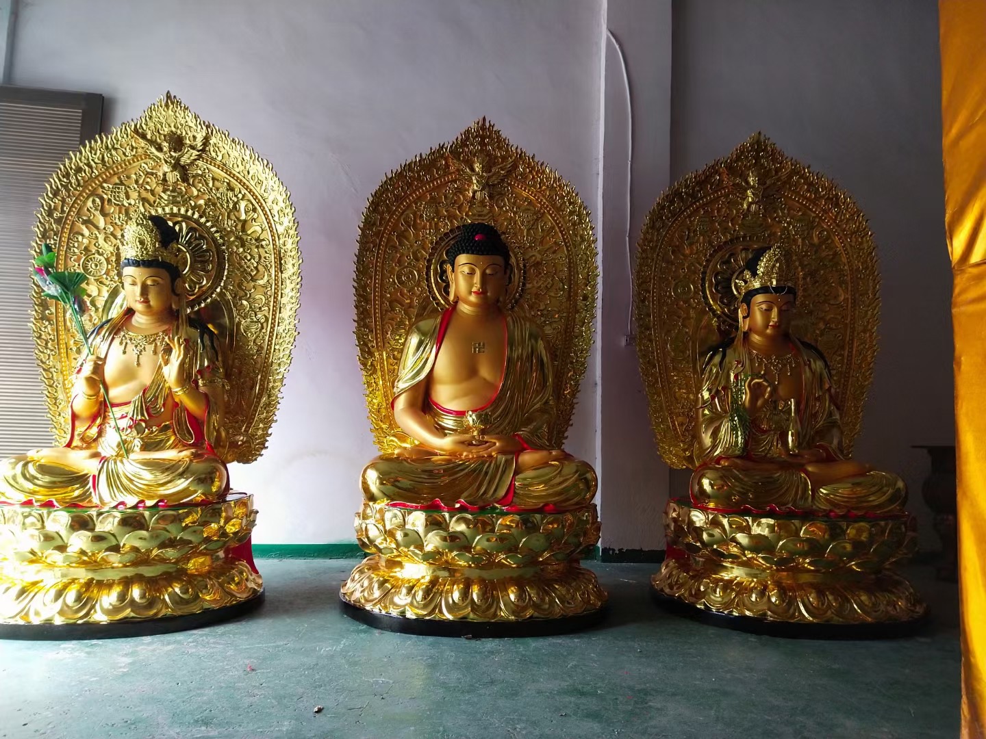 韦陀五方五老鳌鱼观音贴金彩绘