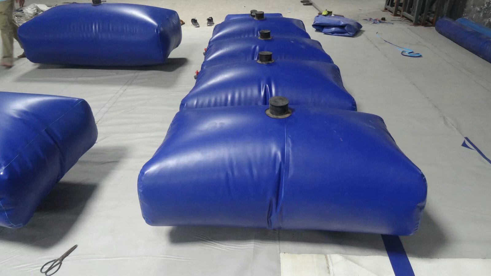 水囊在运输送液体材料方面起着重要的作用,特别是在