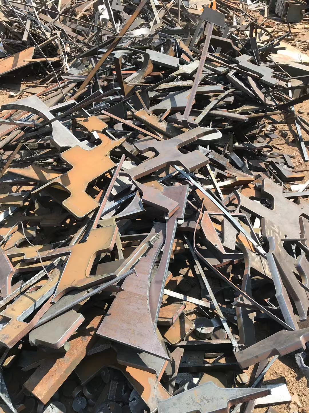 废铁回收谢岗钢模板回收整厂设配回收