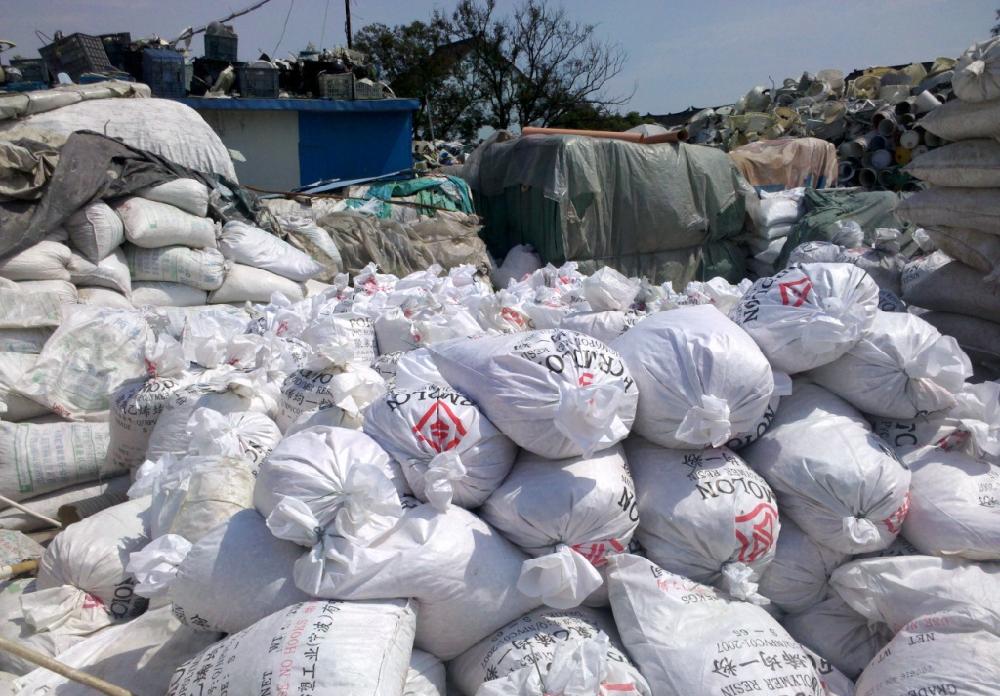 abs塑料是一种原料易得,综合性能良好,价格便宜,用途广泛的"坚韧,质硬