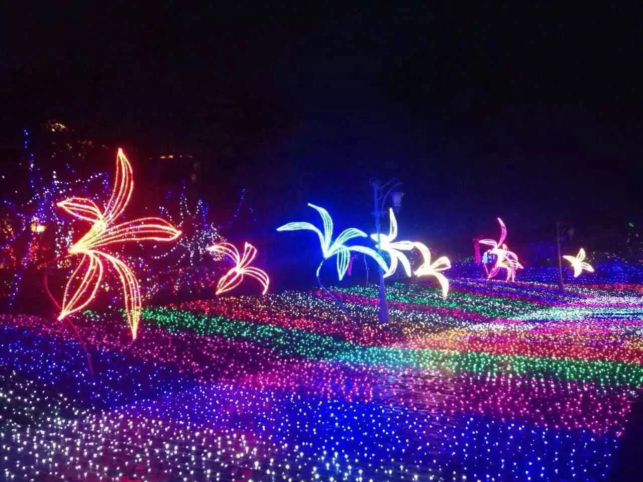 动态埃菲尔铁塔芭蕾舞者灯光节造型定制