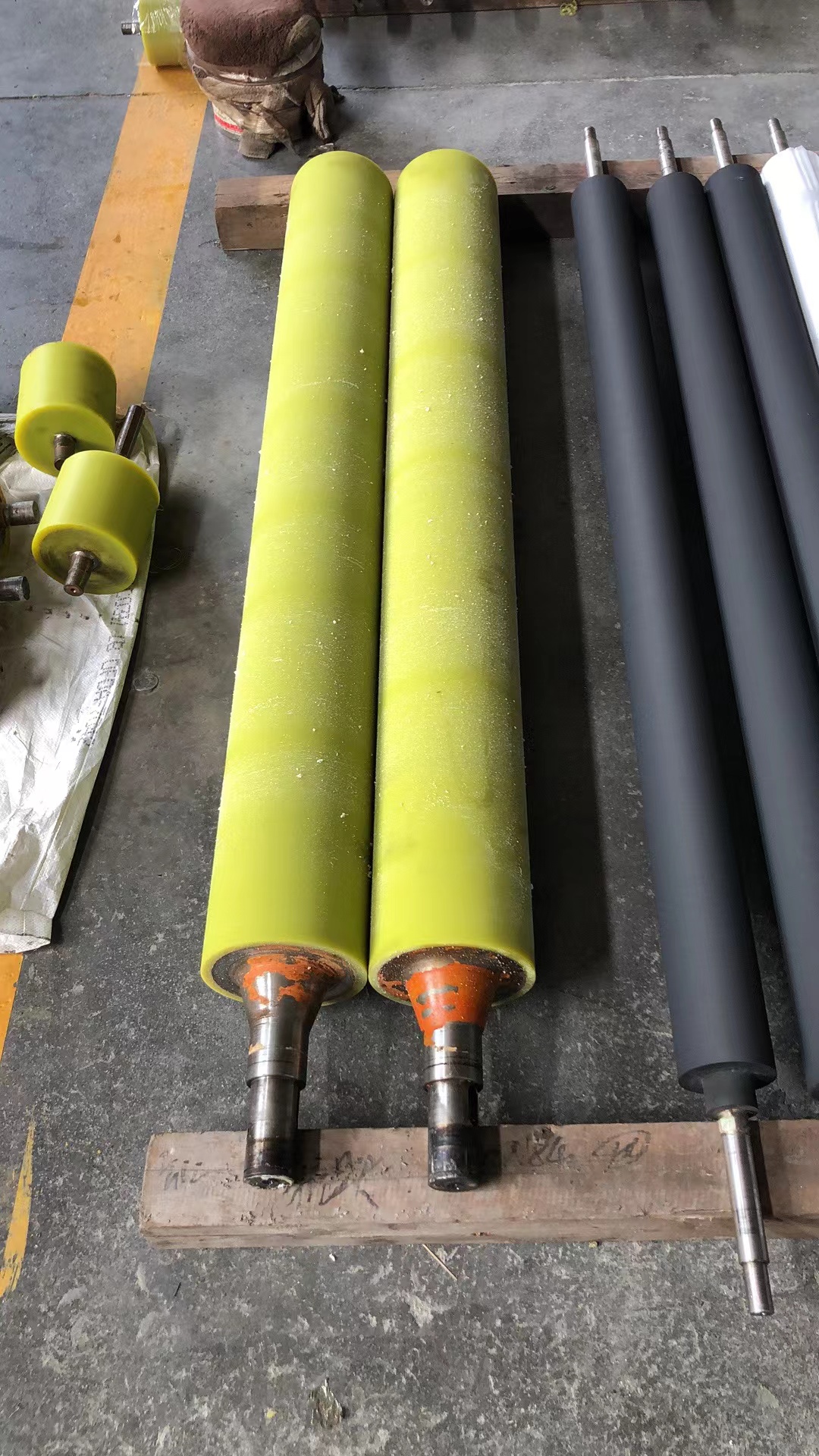 小胶辊拉萨元宏大号型胶辊工厂