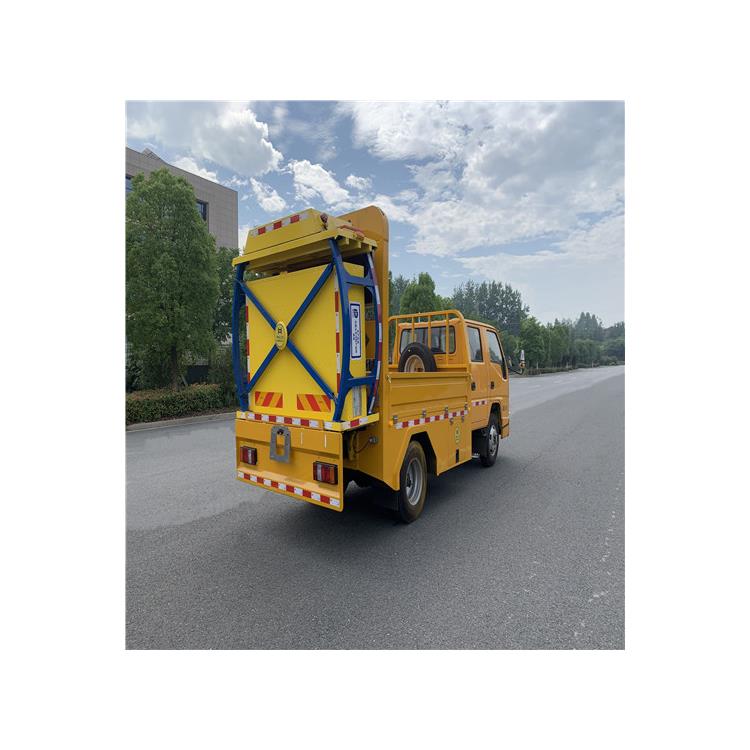 道路安全防撞车徐工防护车高速修路防撞缓冲车
