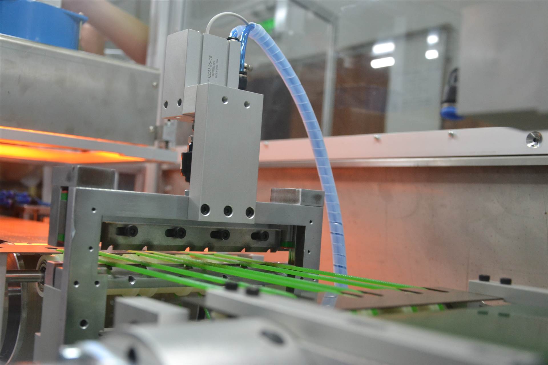 太阳能焊机太阳能焊接设备太阳能串片机加工