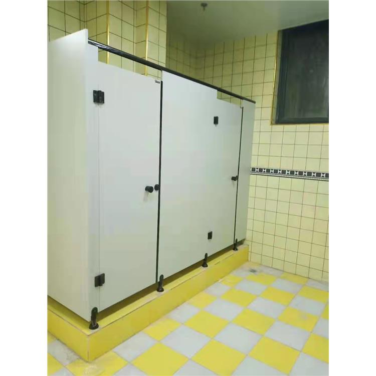贵阳办公家具颗粒板公共厕所隔断 测量安装