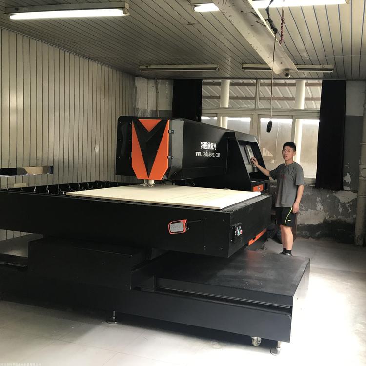 激光刀模设备 加工材质多 设备结构紧凑 占地面积小