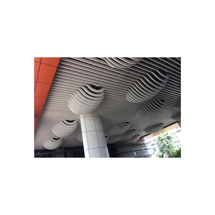 弧形铝天花 陕西酒店商场门头波浪形铝方通装修材料