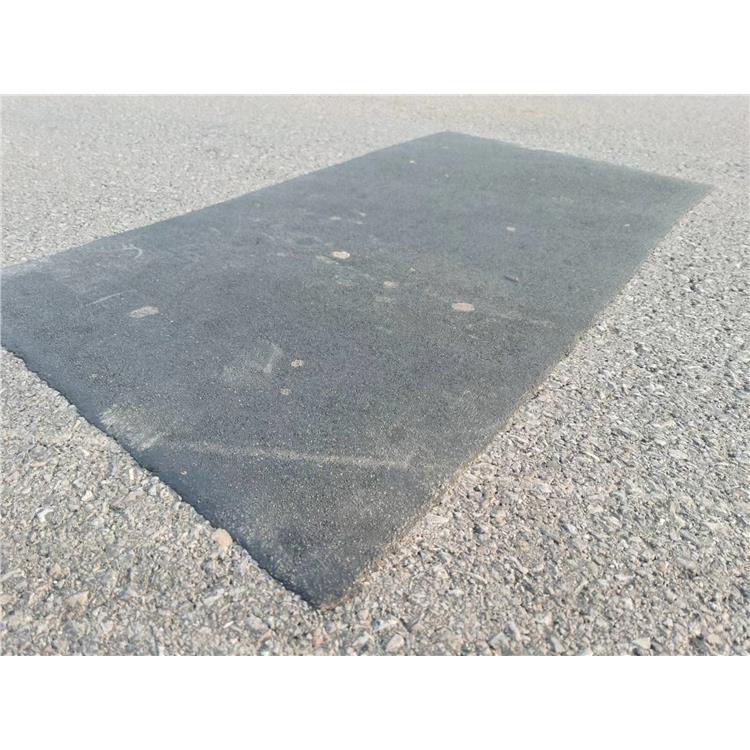 太原道路龟裂贴 自粘式网裂修复沥青毯