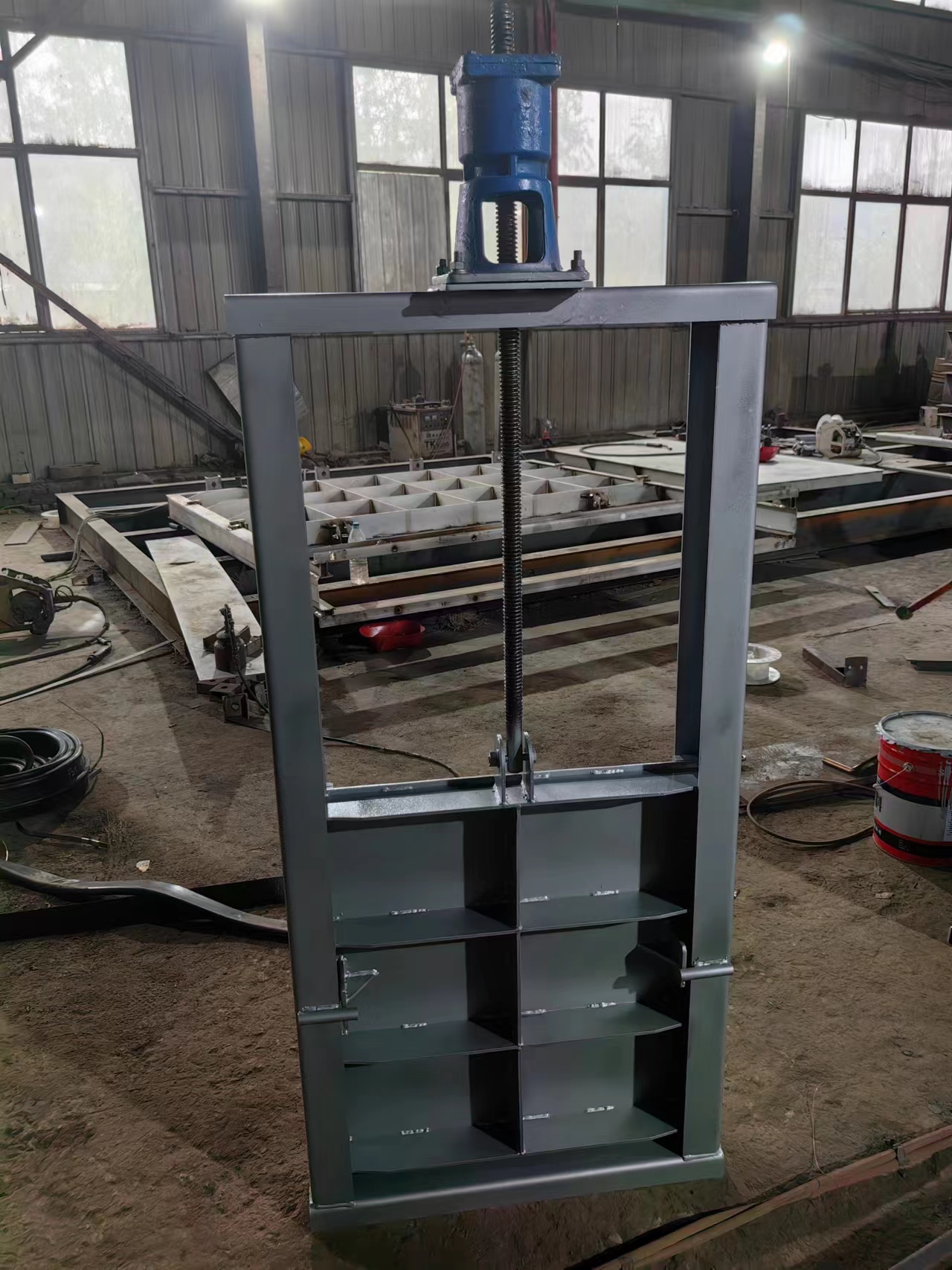 钢制闸门青岛弧形钢制闸门生产厂家(图2)