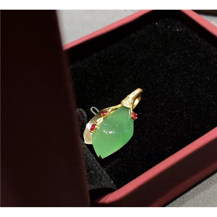 想买一件玉坠传承 金山区玻璃种翡翠 上海晚香玉珠宝源头批发价