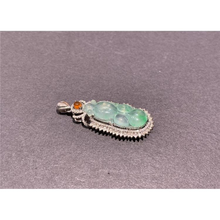 想买一件玉坠传承 徐汇区飘绿翡翠 上海晚香玉珠宝源头批发价