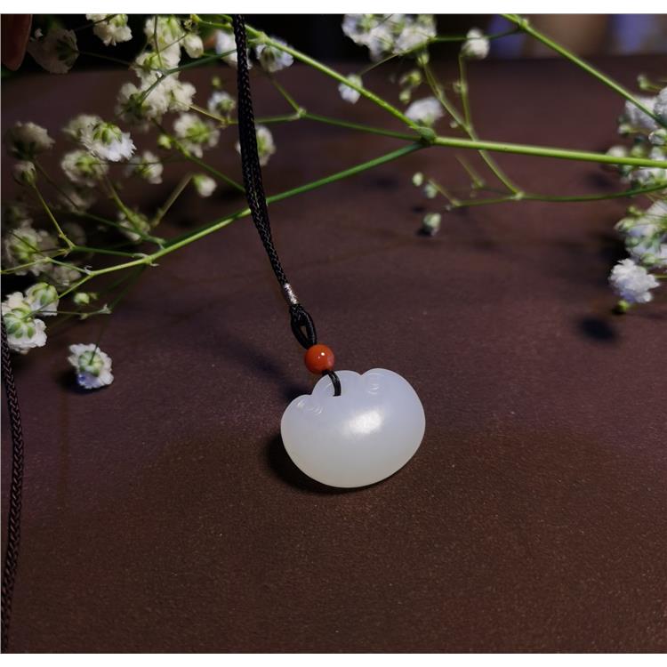 想买一件玉坠传承 杨浦区天然翡翠挂件 上海晚香玉珠宝靠谱卖家