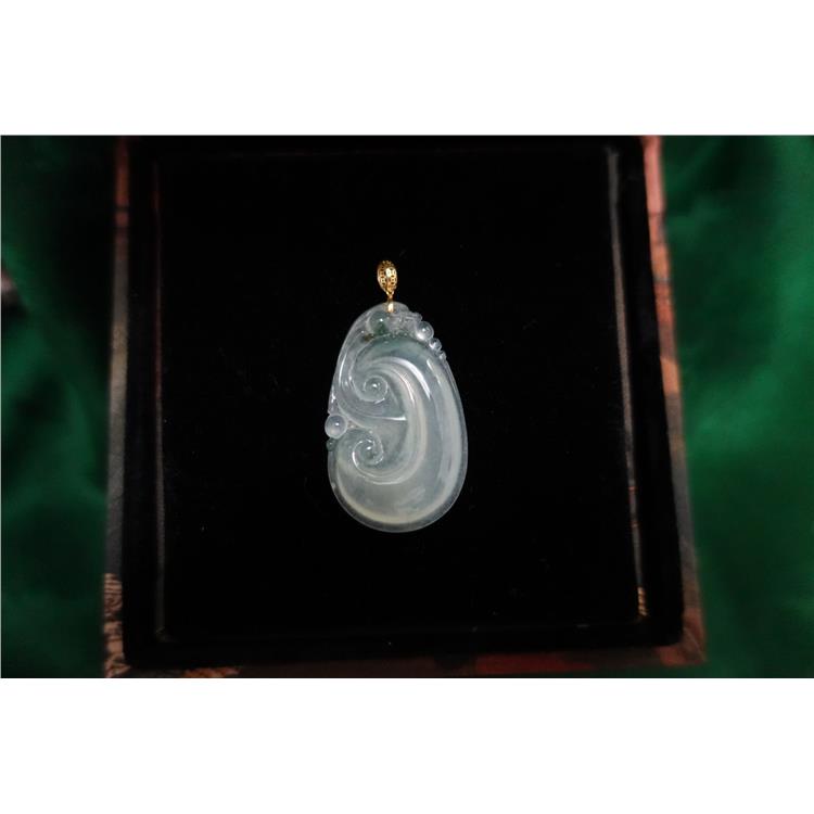 想买一件玉坠传承 长宁区祈福翡翠挂件 怕欺骗 找晚香玉珠宝杨琴