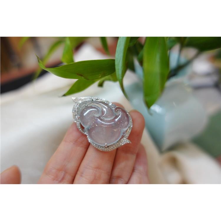 想买一件玉坠传承 虹口区吉祥翡翠挂件 上海晚香玉珠宝靠谱卖家