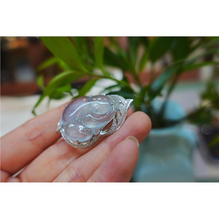 想买一件玉坠传承 松江区吉祥翡翠挂件 上海晚香玉喝茶品玉好去处