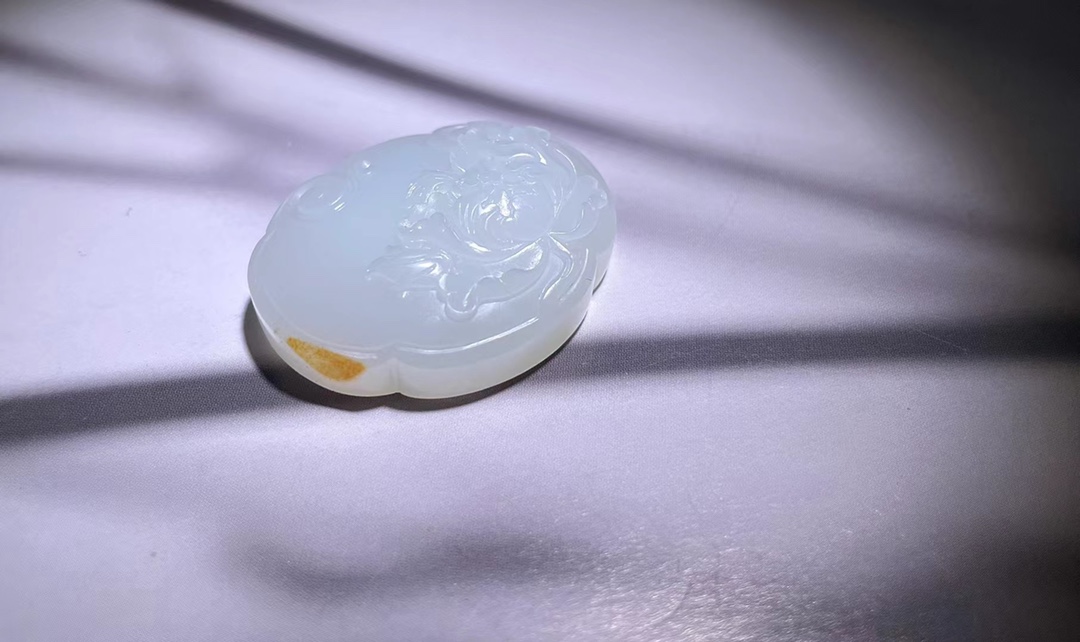 想买一件玉坠传承 长宁区祈福翡翠挂件 怕欺骗 找晚香玉珠宝杨琴