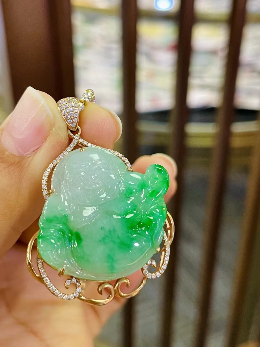 想买一件玉坠传承 杨浦区飘蓝花翡翠 上海晚香玉喝茶品玉好去处