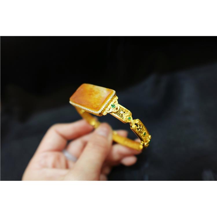 想买一件玉坠传承 奉贤区黄玉手镯 怕欺骗 找晚香玉珠宝杨琴