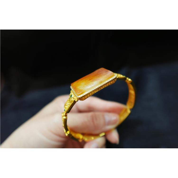 资深玉石顾问 宝山区圆镯 怕欺骗 找晚香玉珠宝杨琴