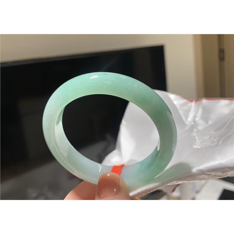 想买一件玉坠传承 上海黄浦区白玉手镯 怕欺骗 找晚香玉珠宝杨琴