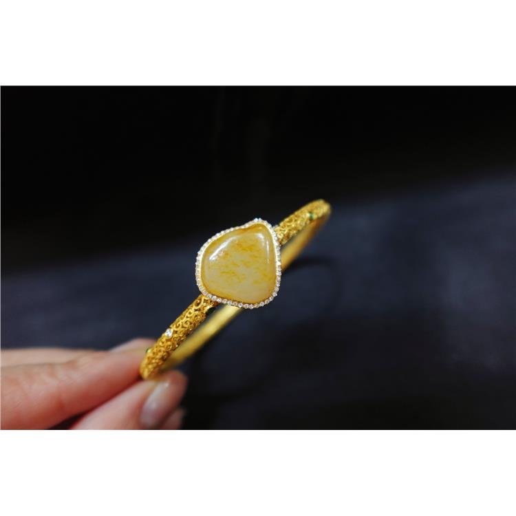 资深玉石顾问 闵行区翡翠手镯 上海晚香玉珠宝源头批发价