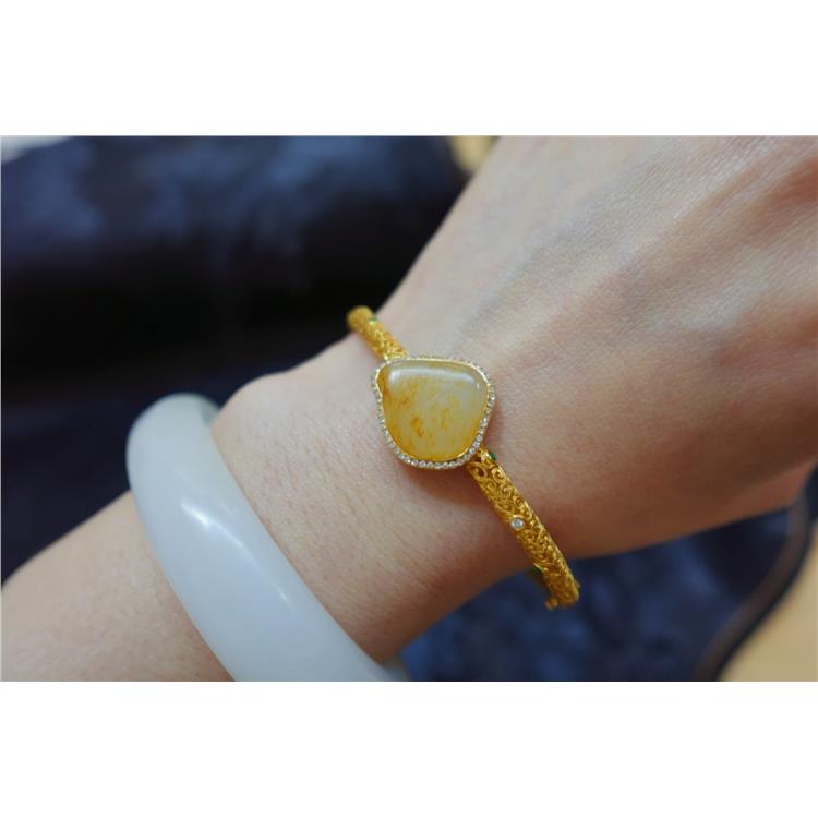 资深玉石顾问 嘉定区翡翠手镯 上海晚香玉珠宝源头批发价