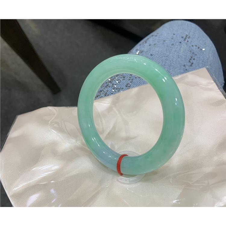 想买一件玉坠传承 嘉定区镶嵌手镯 怕欺骗 找晚香玉珠宝杨琴