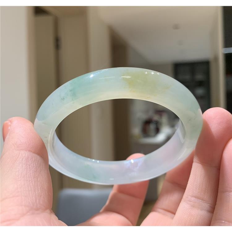 想买一件玉坠传承 上海黄浦区黄玉手镯 上海晚香玉喝茶品玉好去处