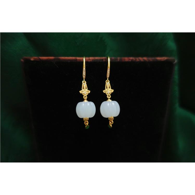 资深玉石顾问 凤凰耳坠 上海晚香玉珠宝做您身边的美玉顾问