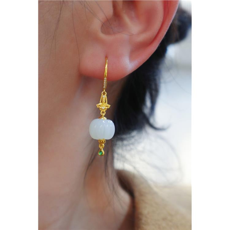 资深玉石顾问 徐汇区和田玉中式耳坠 上海晚香玉珠宝靠谱卖家