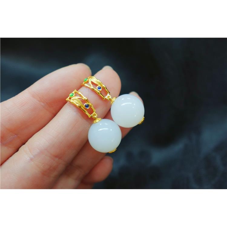 想买一件玉坠传承 上海黄浦区玉耳钉 怕欺骗 找晚香玉珠宝杨琴