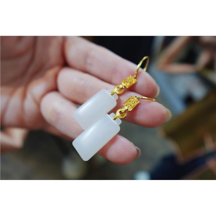 想买一件玉坠传承 静安区圆珠耳坠 上海晚香玉珠宝靠谱卖家