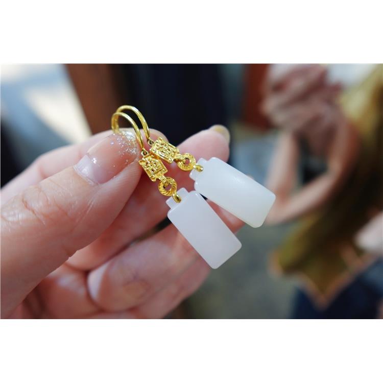 资深玉石顾问 徐汇区翡翠耳坠 上海晚香玉珠宝