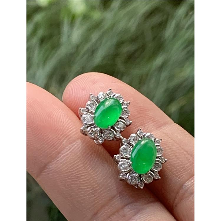 想买一件玉坠传承 金山区花朵耳坠 找晚香玉珠宝杨琴