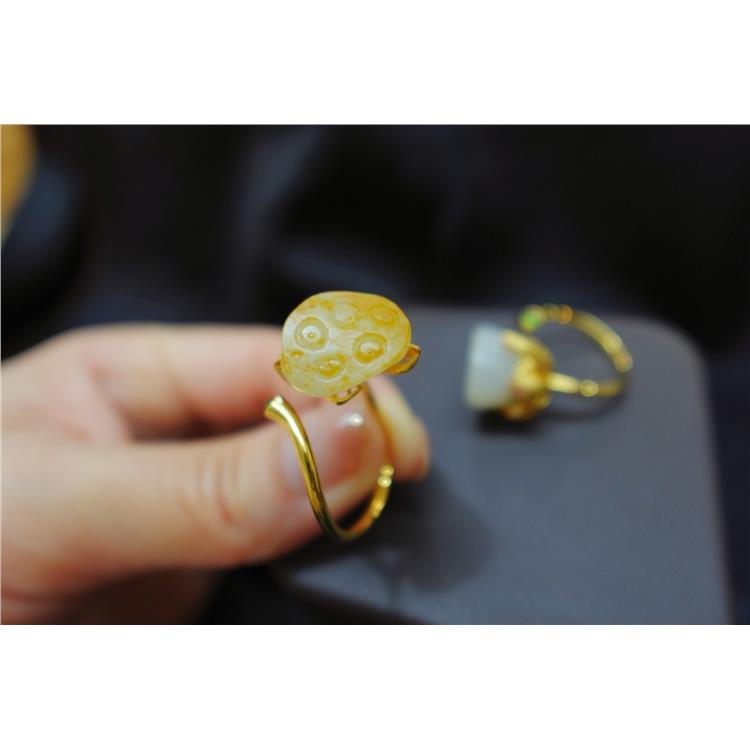 资深玉石顾问 青浦区和田玉扳指 怕欺骗 找晚香玉珠宝杨琴