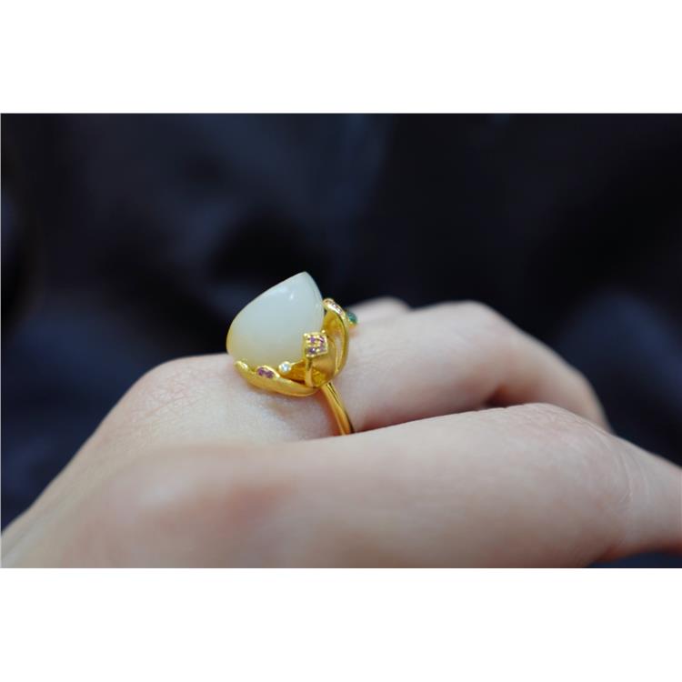 资深玉石顾问 浦东新区紫翡戒指 怕欺骗 找晚香玉珠宝杨琴