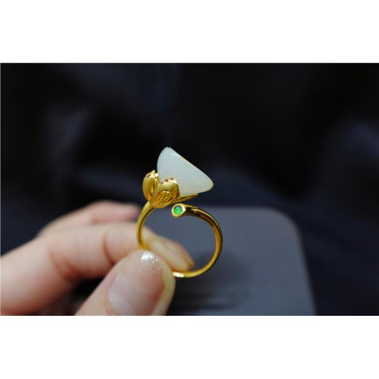 资深玉石顾问 杨浦区和田玉扳指 上海晚香玉珠宝